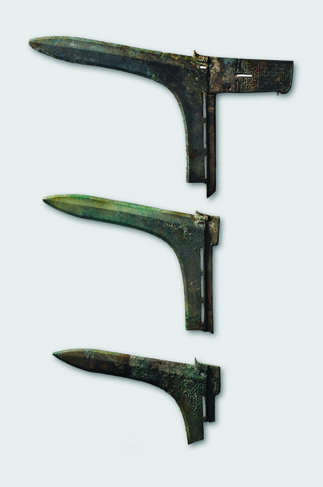 春秋蟠虺纹三戈戟