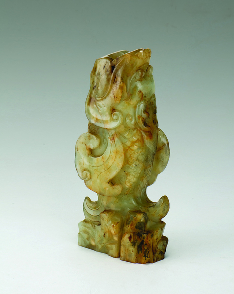 明圆雕鱼龙变化青玉花插